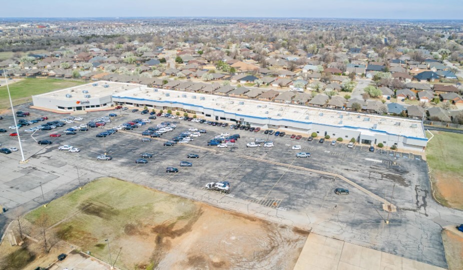 1331 W Memorial Rd, Oklahoma City, OK en alquiler - Foto del edificio - Imagen 3 de 11