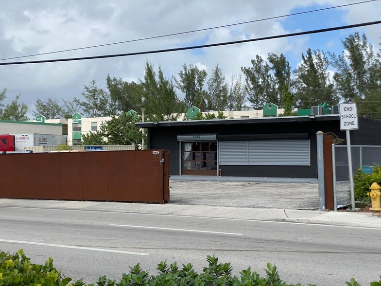 1235 NW 103rd St, Miami, FL en alquiler - Foto del edificio - Imagen 3 de 9