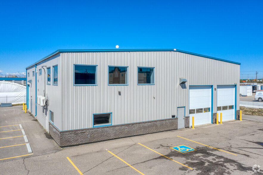 145 East Lake Blvd NE, Airdrie, AB en venta - Foto principal - Imagen 1 de 11