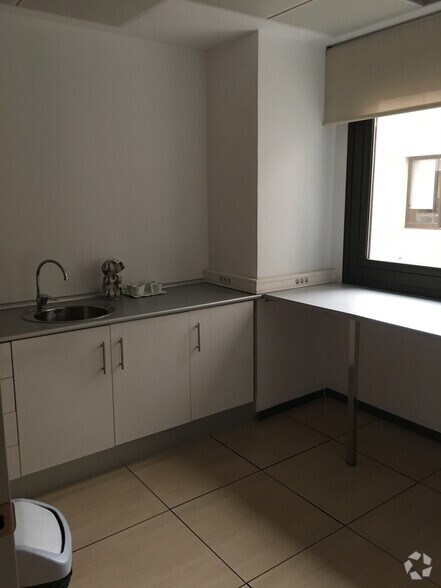 Calle de Orense, 70, Madrid, Madrid en alquiler - Foto del edificio - Imagen 3 de 20