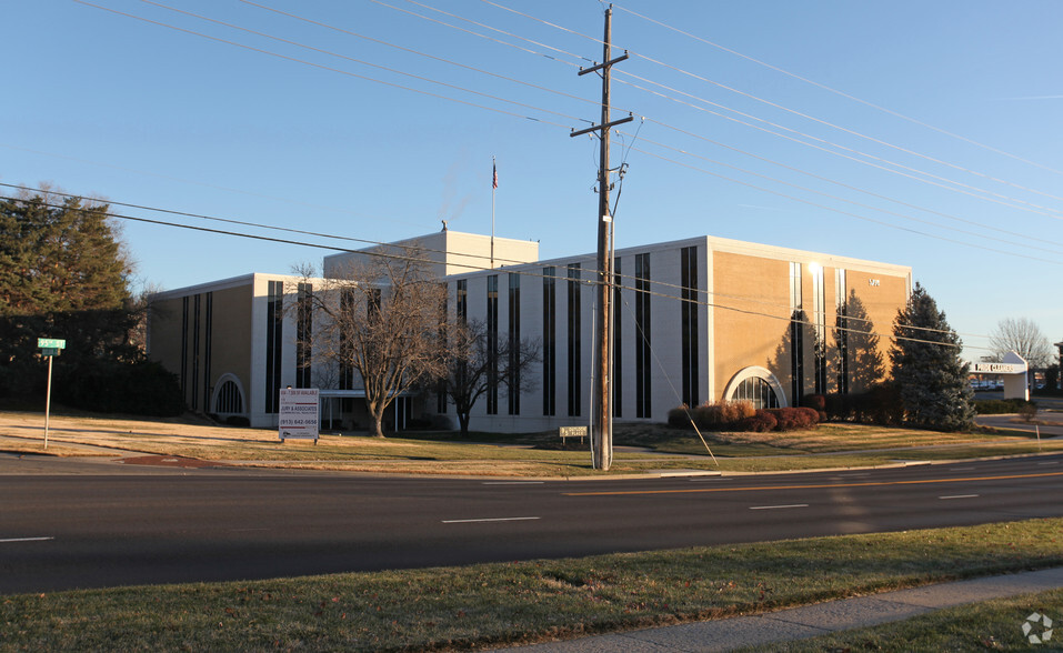 5750 W 95th St, Overland Park, KS en alquiler - Foto del edificio - Imagen 2 de 5