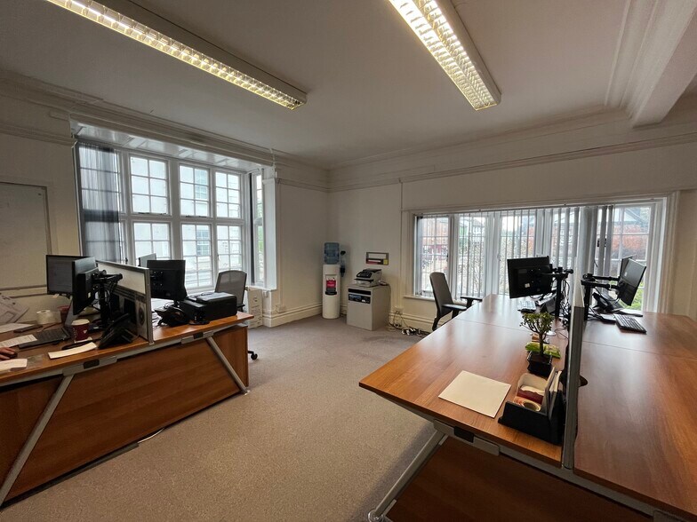 16-17 High St, Tring en alquiler - Foto del edificio - Imagen 2 de 5