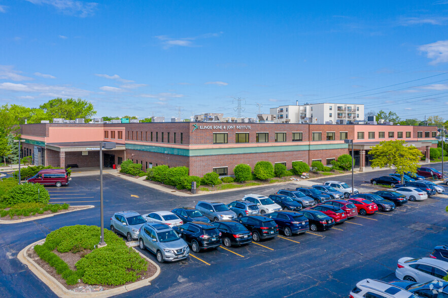 9000 Waukegan Rd, Morton Grove, IL en alquiler - Foto del edificio - Imagen 1 de 19