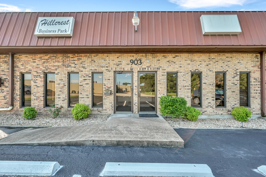 903 Hillcrest Dr, Conroe, TX en venta - Foto del edificio - Imagen 3 de 20