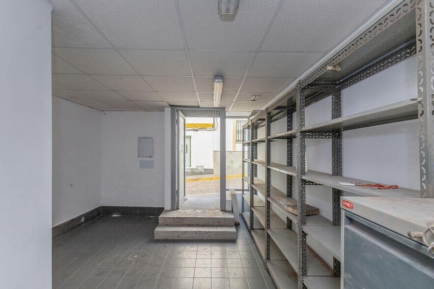 Local en Valencia de Alcántara, Cáceres en venta - Foto del interior - Imagen 3 de 20
