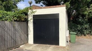 Más detalles de 30 West Hill, Epsom - Nave en alquiler