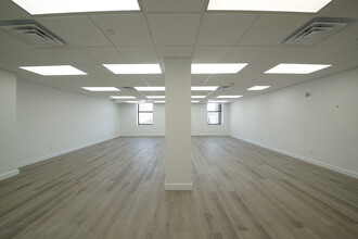 136-21 Roosevelt Ave, Flushing, NY 11354-5655, Flushing, NY en alquiler Foto del interior- Imagen 2 de 14