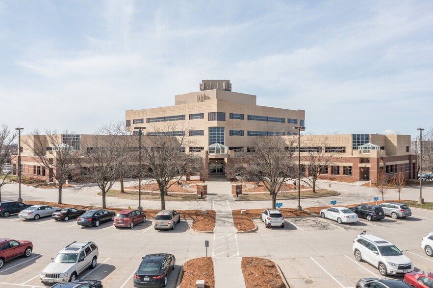 6000 University Ave, West Des Moines, IA en alquiler - Foto del edificio - Imagen 3 de 8