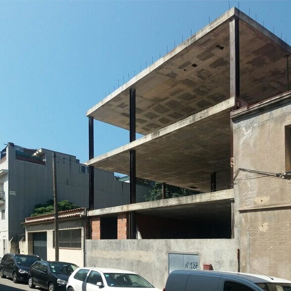 Edificio residencial en El Prat de Llobregat, Barcelona en venta - Foto del edificio - Imagen 2 de 3