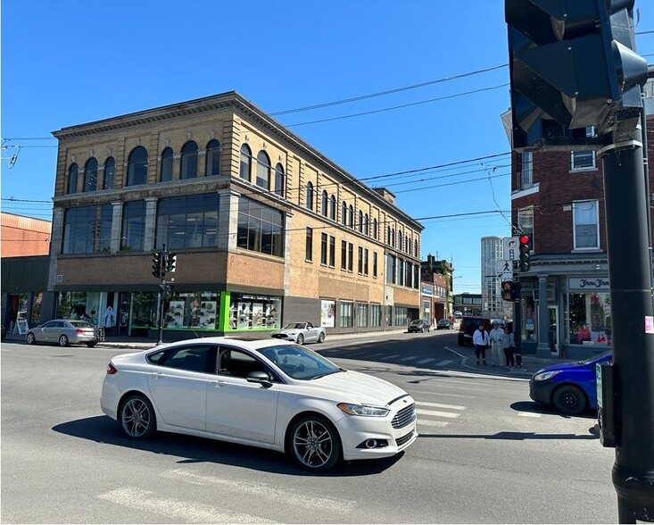 241 Rue Victoria, Salaberry-de-valleyfield, QC en venta - Foto del edificio - Imagen 2 de 3