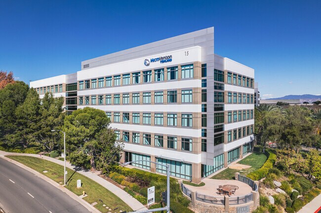Más detalles de 15 Enterprise, Aliso Viejo, CA - Oficina en alquiler