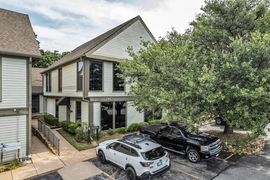 2407 E Skelly Dr, Tulsa, OK en alquiler - Foto del edificio - Imagen 2 de 40