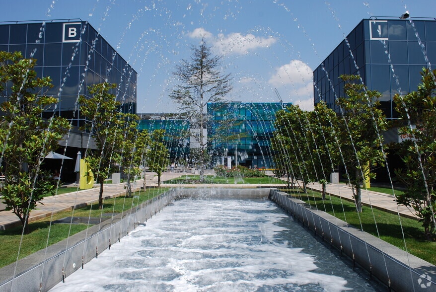 Avenida Castilla, 2, San Fernando de Henares, Madrid en alquiler - Foto del edificio - Imagen 2 de 11