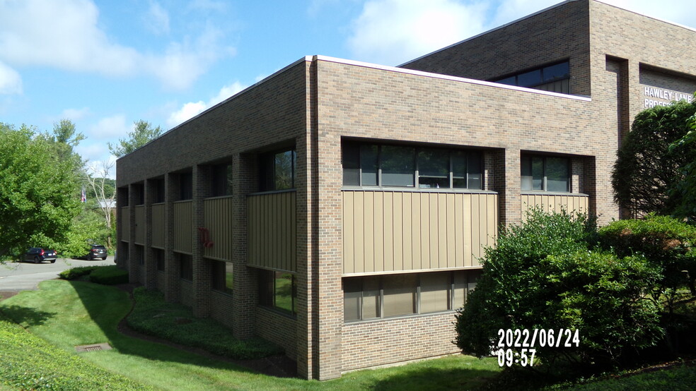 160 Hawley Ln, Trumbull, CT en alquiler - Foto del edificio - Imagen 3 de 62