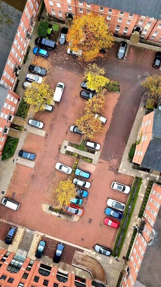 12-24 Oxford Ct, Manchester en alquiler - Vídeo de anuncio comercial - Imagen 2 de 11