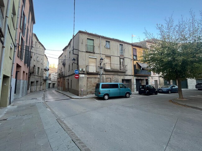 Más detalles de Plaça Eres de les, 22, Calaf - Edificio residencial​ en venta