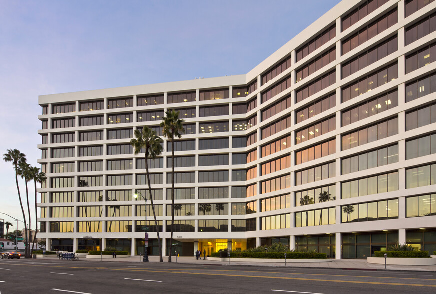 8383 Wilshire Blvd, Beverly Hills, CA en alquiler - Foto del edificio - Imagen 1 de 13