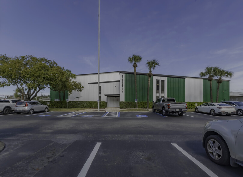 4677 118th Ave N, Clearwater, FL en venta - Foto del edificio - Imagen 1 de 51