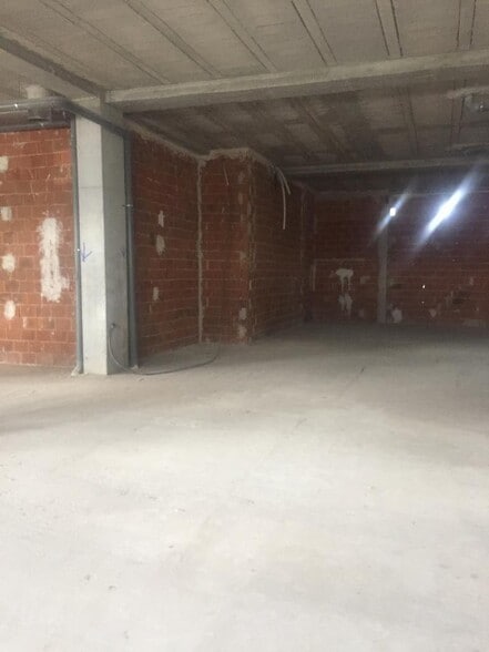 Local en Elche, Alicante en alquiler - Foto de la construcción - Imagen 2 de 4