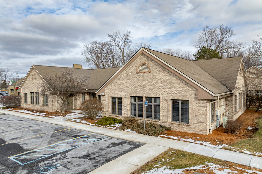 2410 Woodlake Dr, Okemos, MI en venta - Foto del edificio - Imagen 1 de 22