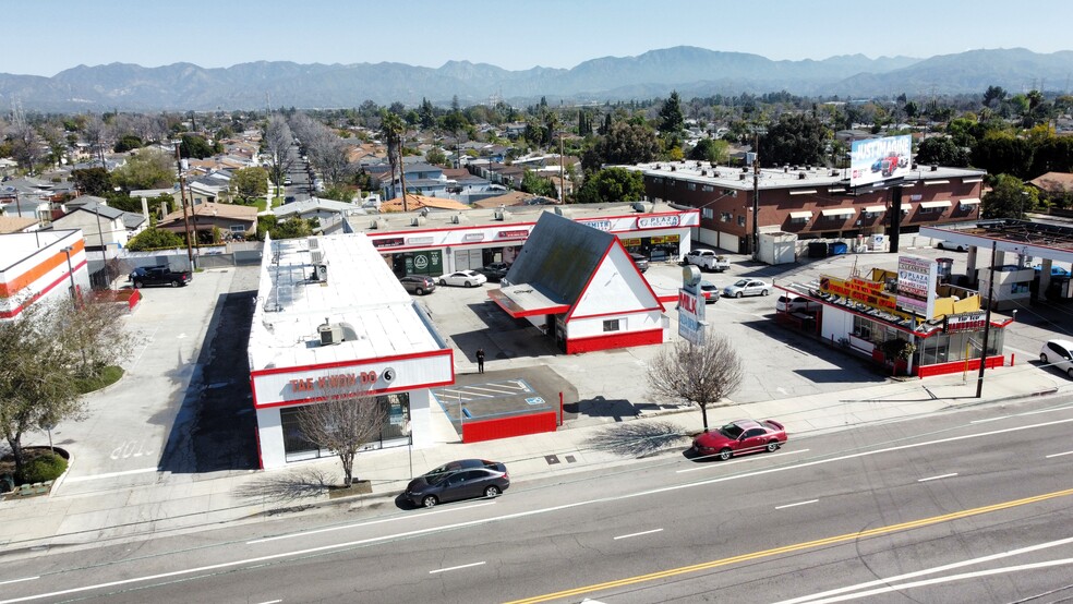 8628 Woodman Ave, Pacoima, CA en alquiler - Foto del edificio - Imagen 3 de 15