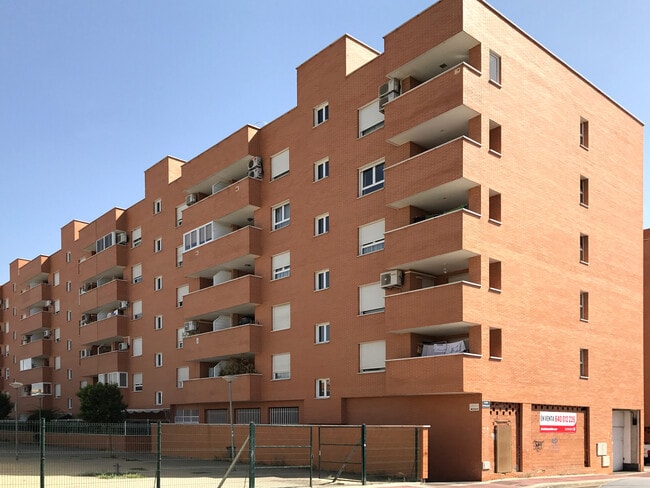 Más detalles de Calle Victoria Kent, 1, Parla - Edificio residencial​ en venta