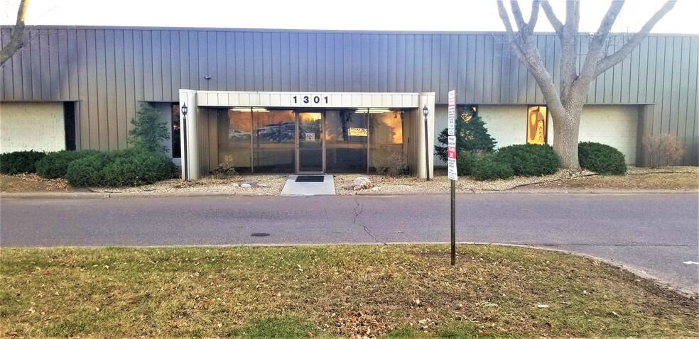 1301 Cliff Rd E, Burnsville, MN en venta - Foto del edificio - Imagen 1 de 25