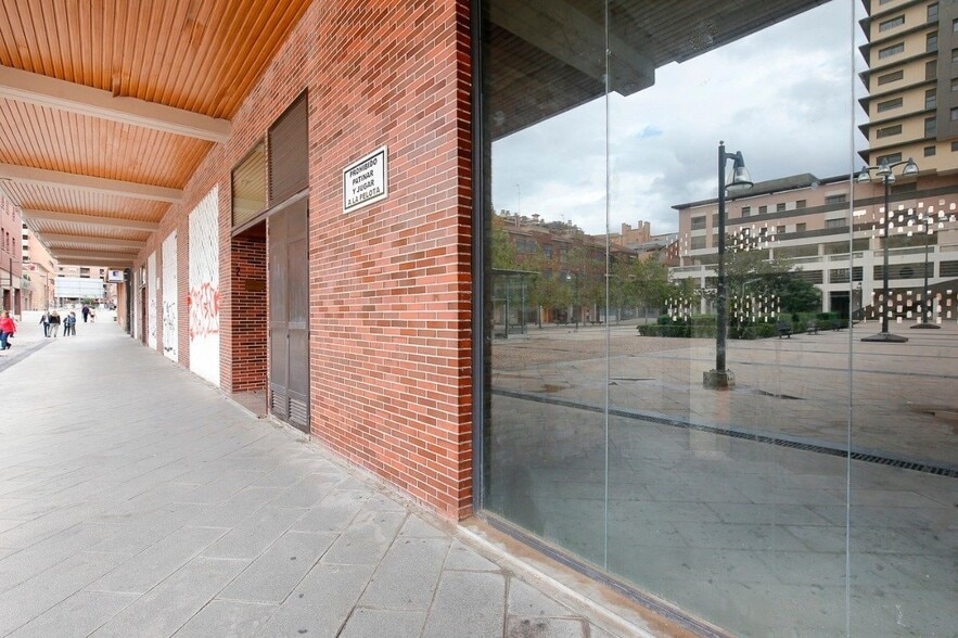 Local en Granada en venta - Foto del edificio - Imagen 2 de 23