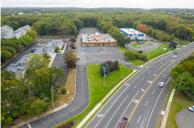 250 Patchogue Yaphank Rd, East Patchogue, NY en venta - Vista aérea - Imagen 1 de 12