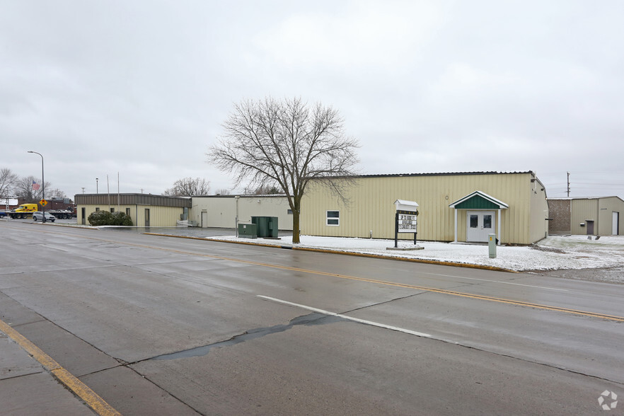 901-905 N Knowles, New Richmond, WI en alquiler - Foto principal - Imagen 1 de 5