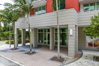 7671 NW 107th Ave, Doral, FL en alquiler Foto del edificio- Imagen 2 de 2