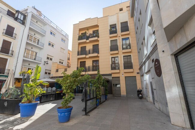 Más detalles de Calle Ángel Ganivet, 13, Granada - Local en venta