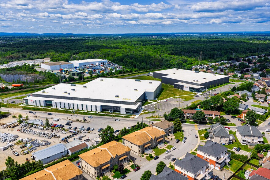 141 Boul Bellerose O, Laval, QC en alquiler - Foto del edificio - Imagen 1 de 11