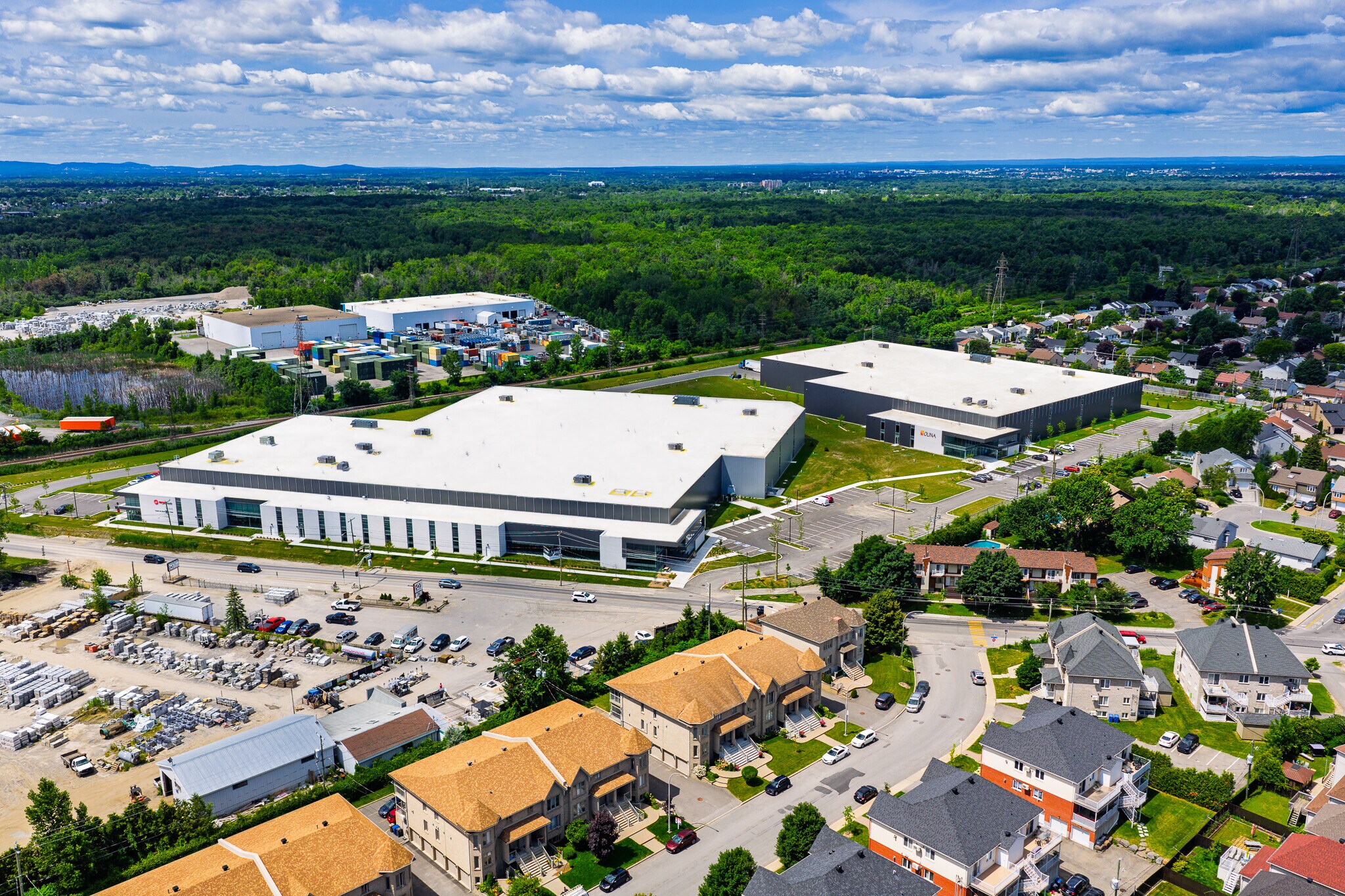 141 Boul Bellerose O, Laval, QC en alquiler Foto del edificio- Imagen 1 de 12