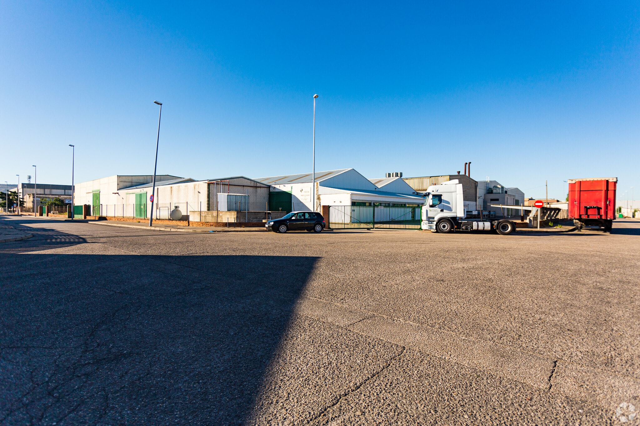 Nave en Azuqueca de Henares, Guadalajara en venta Foto principal- Imagen 1 de 20