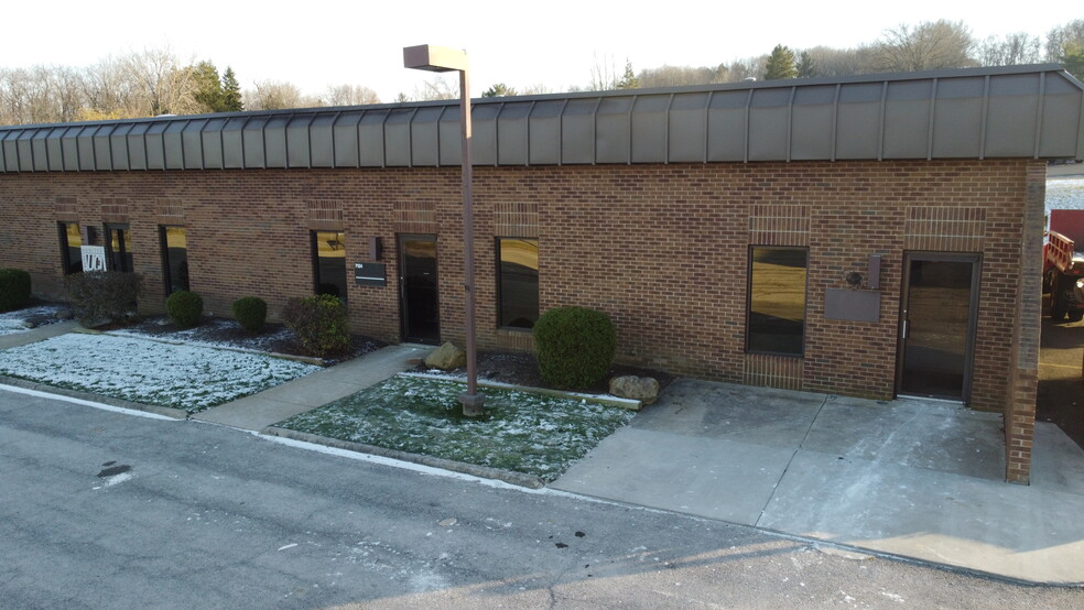 7120 Brookwood Dr, Brookfield, OH en alquiler - Foto del edificio - Imagen 1 de 11