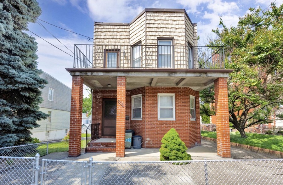 6715 52nd Ave, Maspeth, NY en venta - Foto principal - Imagen 1 de 3