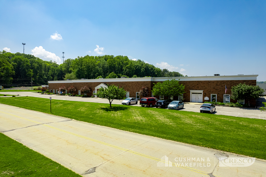 10055 Sweet Valley Dr, Valley View, OH en alquiler - Foto del edificio - Imagen 3 de 9