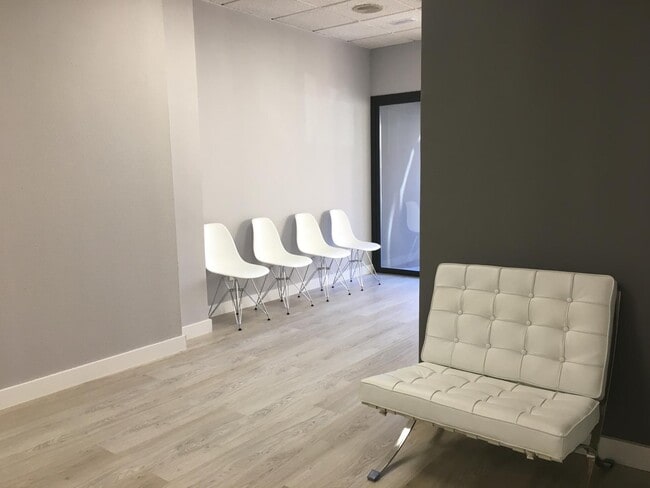 Más detalles de Calle Torres de la Alameda, 2, Alcalá de Henares - Coworking en alquiler