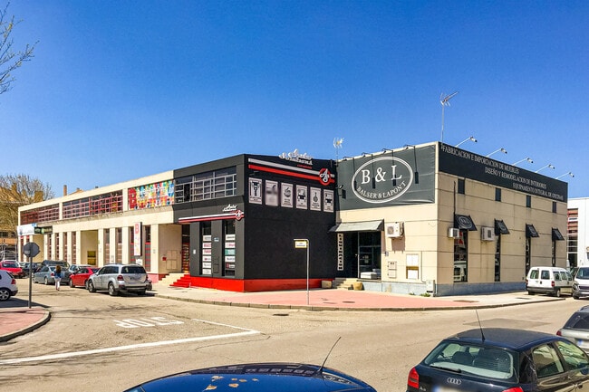 Más detalles de Calle Belgrado, 67, Las Rozas de Madrid - Nave en venta