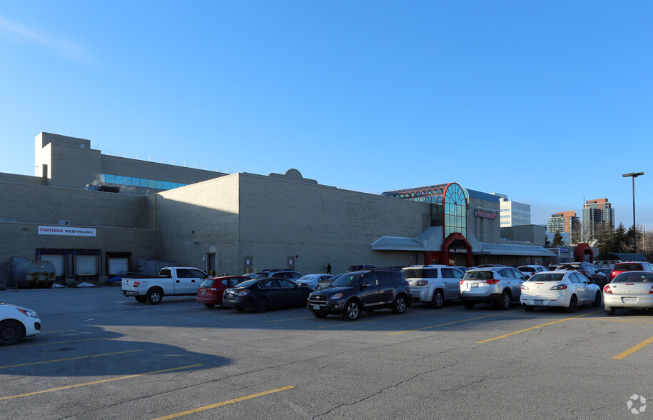 700 Lawrence Ave W, Toronto, ON en alquiler - Foto del edificio - Imagen 2 de 11