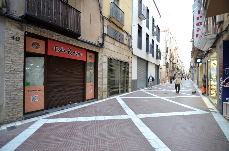 Carrer Caputxins, Vilanova i la Geltrú, Barcelona en alquiler - Foto del edificio - Imagen 3 de 3