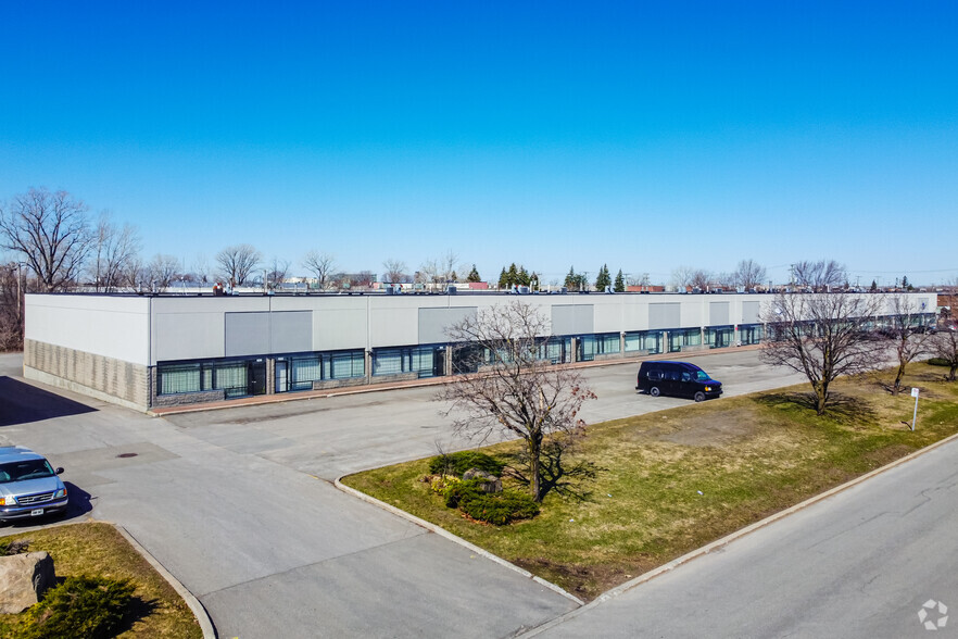 509-549 Av Lépine, Dorval, QC en alquiler - Foto principal - Imagen 1 de 7