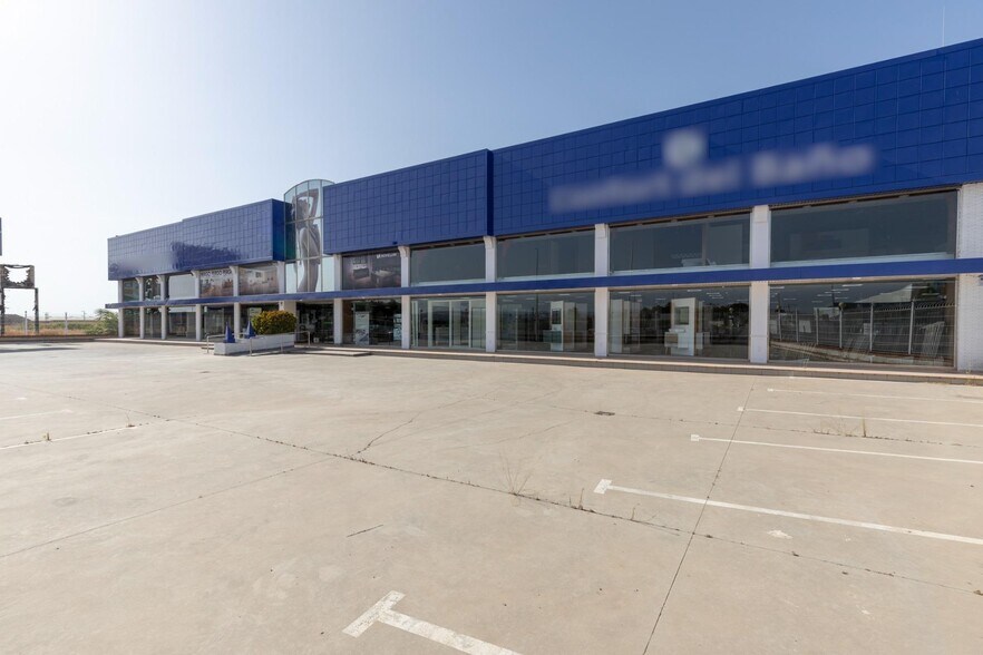 Local en Santa Fe, Granada en venta - Foto del edificio - Imagen 2 de 33