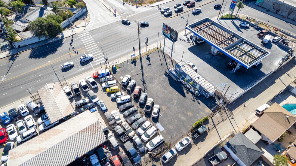 13243 Osborne St, Arleta, CA en alquiler - Foto del edificio - Imagen 1 de 40