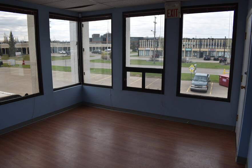 8704-8724 53 Ave, Edmonton, AB en alquiler - Foto del interior - Imagen 2 de 2