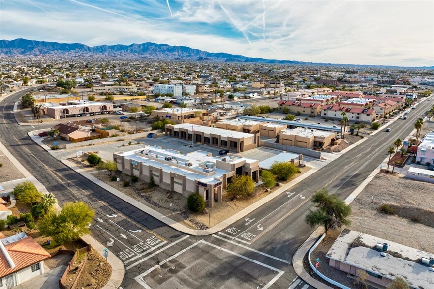 2035 Mesquite Ave, Lake Havasu City, AZ en venta - Foto del edificio - Imagen 1 de 59