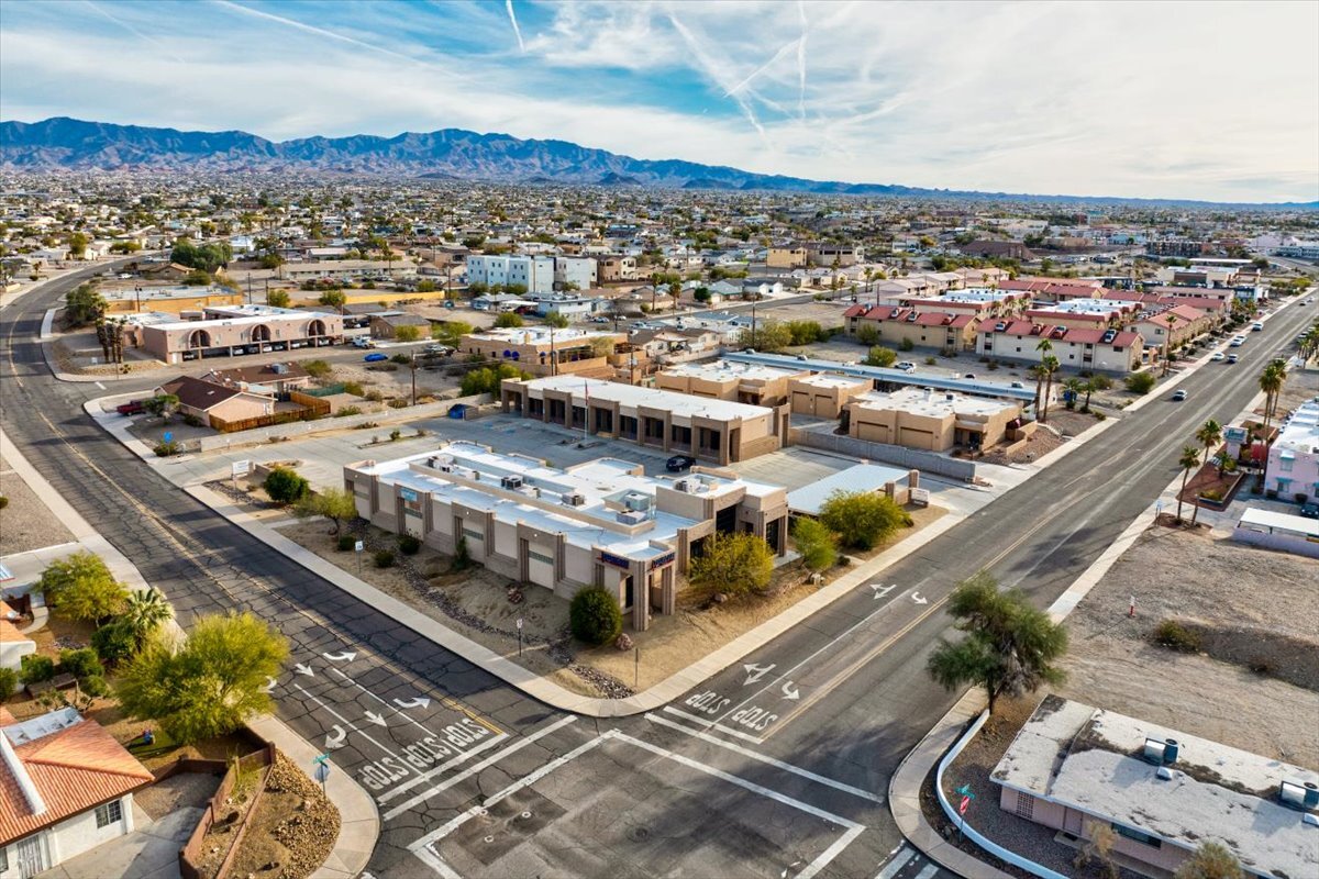 2035 Mesquite Ave, Lake Havasu City, AZ en venta Foto del edificio- Imagen 1 de 60