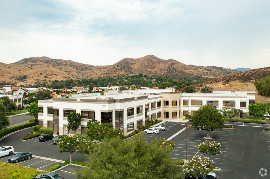 30700 Russell Ranch Rd, Westlake Village, CA en alquiler - Foto del edificio - Imagen 2 de 2