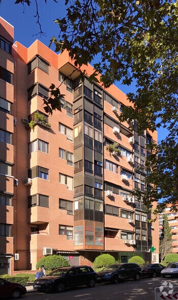 Calle de Puerto Serrano, 3, Madrid, Madrid en venta - Foto del edificio - Imagen 1 de 1